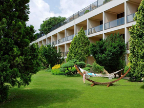 G7峰会接待酒店暴发新冠疫情已关闭